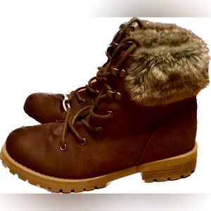 Girls/women’s brown winter boots- size 5.5